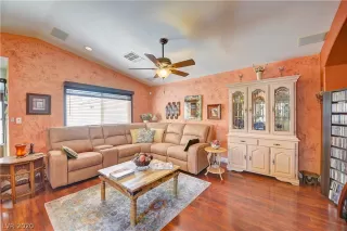 Photo #3: 2194526 Listing