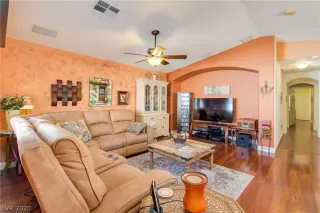 Photo #4: 2194526 Listing