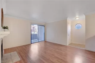 Photo #6: 2194656 Listing