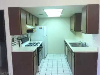 Photo #4: 2194663 Listing