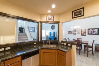 Photo #5: 2194667 Listing 