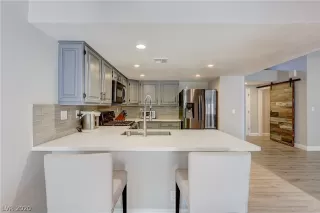 Photo #5: 2194752 Listing 