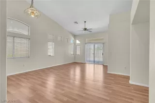 Photo #3: 2194835 Listing