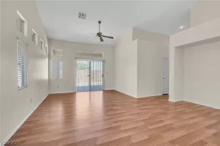 Photo #4: 2194835 Listing