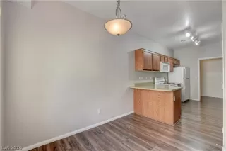 Photo #3: 2194927 Listing