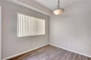 Photo #4: 2194927 Listing