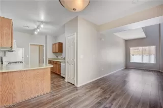 Photo #5: 2194927 Listing