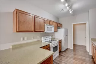 Photo #6: 2194927 Listing