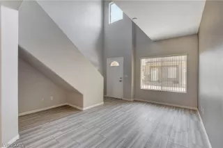 Photo #3: 2195010 Listing