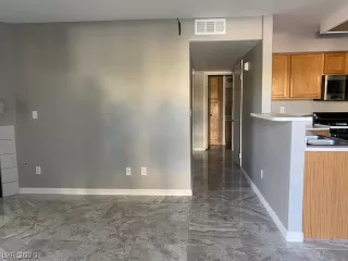 Photo #5: 2195086 Listing