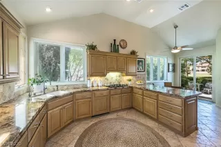 Photo #5: 2195121 Listing