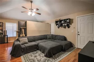 Photo #4: 2195206 Listing