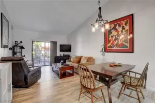 Photo #3: 2195236 Listing