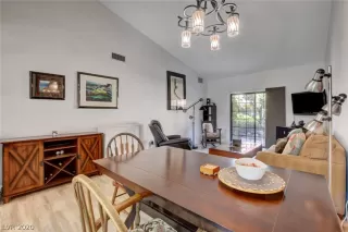 Photo #4: 2195236 Listing