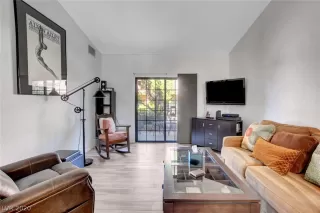 Photo #5: 2195236 Listing