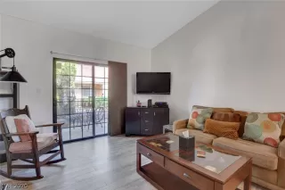 Photo #6: 2195236 Listing