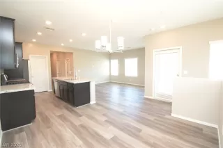 Photo #6: 2195265 Listing