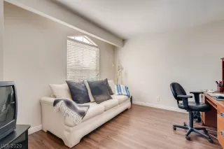 Photo #5: 2195439 Listing