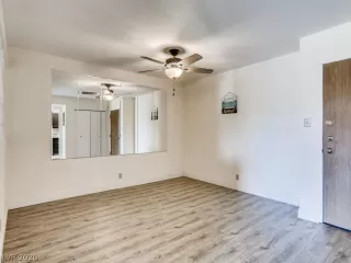 Photo #6: 2195574 Listing