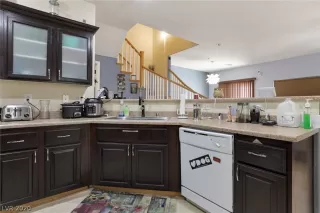 Photo #3: 2195578 Listing