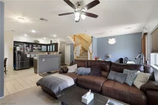 Photo #5: 2195578 Listing