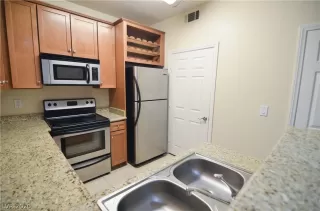 Photo #5: 2195683 Listing 