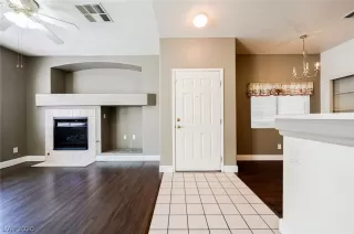 Photo #4: 2195788 Listing