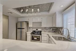 Photo #4: 2195803 Listing