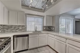 Photo #5: 2195803 Listing