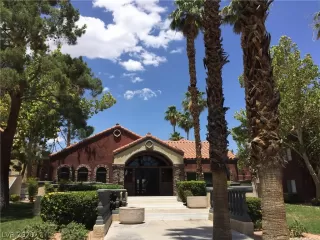 Photo #2: 2195867 Listing