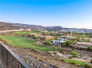 Photo #5: 2195882 Listing