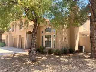 Photo #3: 2195910 Listing