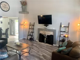 Photo #6: 2195910 Listing