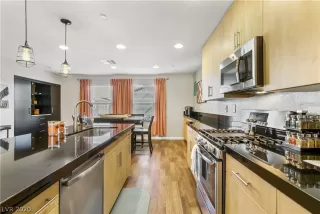 Photo #2: 2195957 Listing