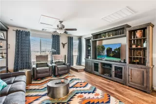 Photo #3: 2195957 Listing