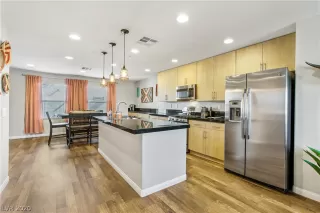 Photo #6: 2195957 Listing