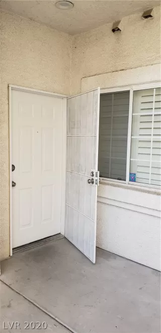 Photo #3: 2196027 Listing 