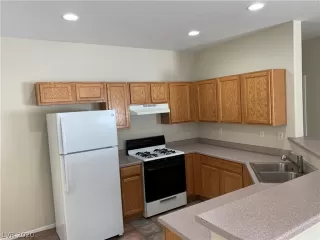 Photo #6: 2196084 Listing