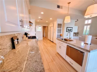 Photo #4: 2196301 Listing