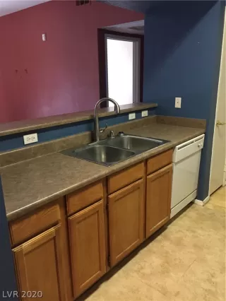 Photo #5: 2196472 Listing 