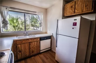 Photo #5: 2196626 Listing