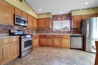 Photo #2: 2196673 Listing