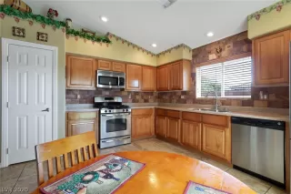 Photo #4: 2196673 Listing