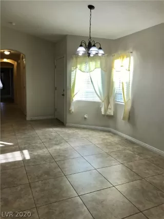 Photo #4: 2196683 Listing