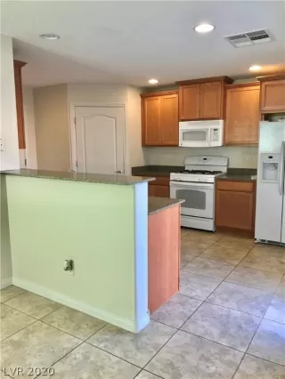 Photo #5: 2196683 Listing