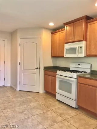 Photo #6: 2196683 Listing