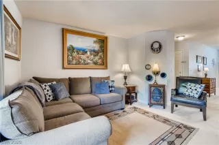 Photo #4: 2196697 Listing