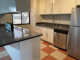Photo #6: 2196782 Listing