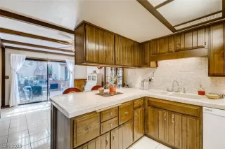 Photo #5: 2196918 Listing 