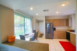 Photo #3: 2196936 Listing 